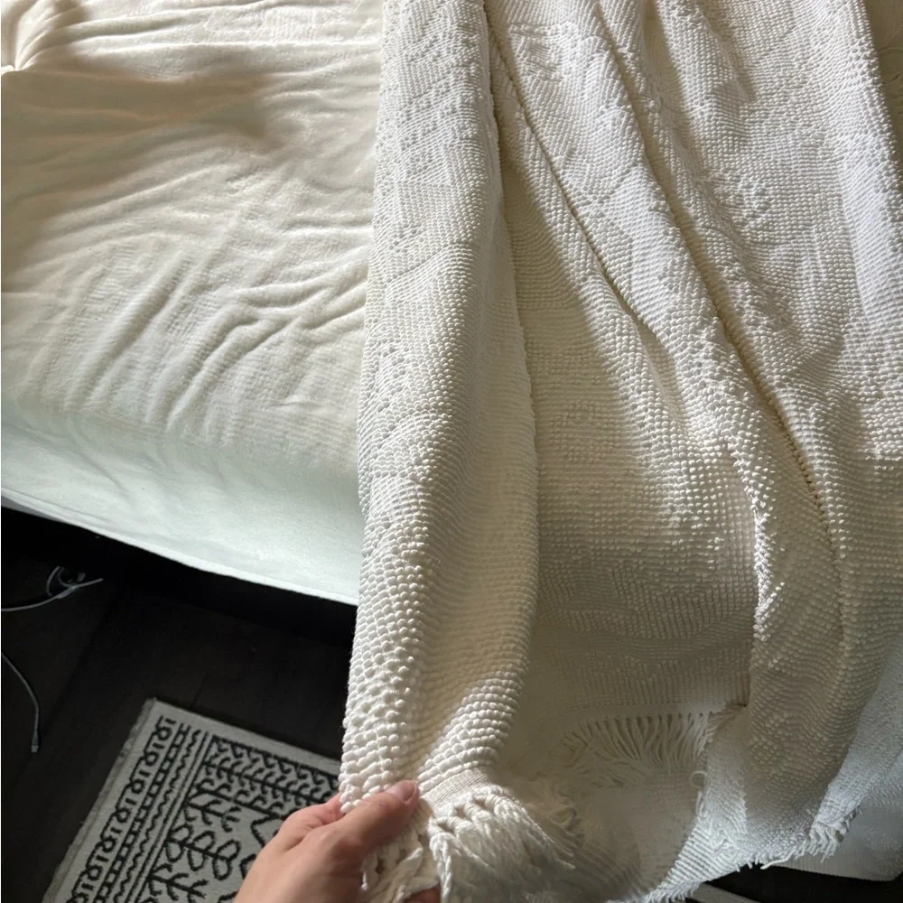 Morgan-Jones Martha Washington queen bedspread - Picture 6 of 8